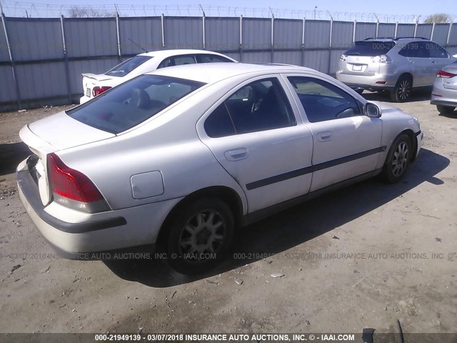 YV1RS61R422108060 - 2002 VOLVO S60 WHITE photo 4