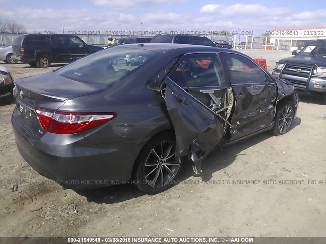 4T1BK1FK6FU563553 - 2015 TOYOTA CAMRY XSE/XLE GRAY photo 4