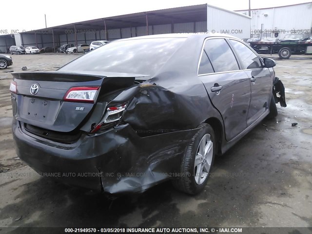 4T1BF1FKXEU425193 - 2014 TOYOTA CAMRY L/SE/LE/XLE ნაცრისფერი ფოტო 4