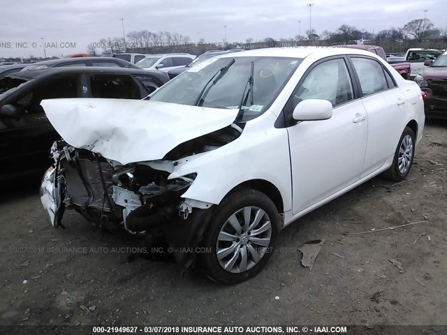 2T1BU4EEXDC097602 - 2013 TOYOTA COROLLA S/LE WHITE photo 2