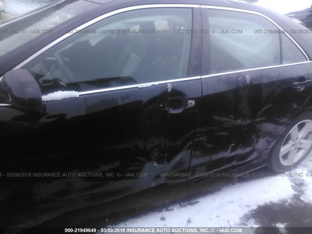 4T1BF1FK5CU014863 - 2012 TOYOTA CAMRY SE/LE/XLE შავი ფოტო 6
