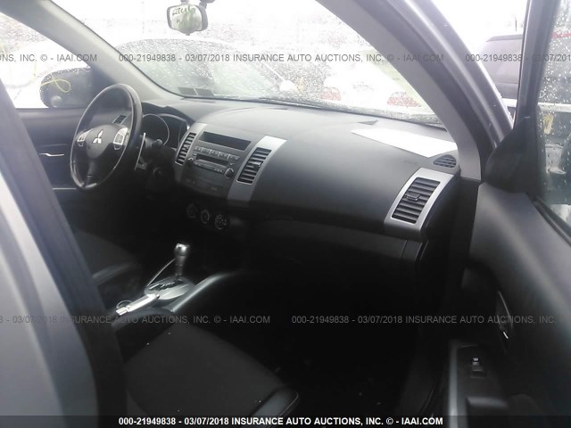 JA4JT3AW6BU037575 - 2011 MITSUBISHI OUTLANDER SE SILVER photo 5