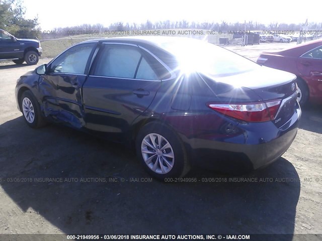 4T1BF1FK0GU525094 - 2016 TOYOTA CAMRY LE/XLE/SE/XSE Dunkelblau Foto 3