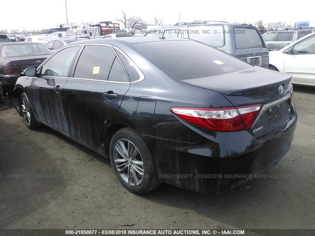 4T1BF1FK5GU177938 - 2016 TOYOTA CAMRY LE/XLE/SE/XSE GRAY photo 3