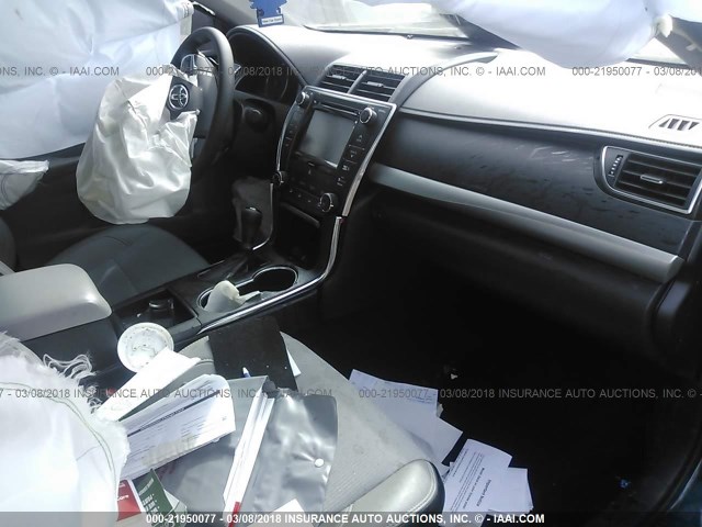 4T1BF1FK5GU177938 - 2016 TOYOTA CAMRY LE/XLE/SE/XSE GRAY photo 5