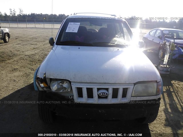 KNDJB723625110300 - 2002 KIA SPORTAGE WHITE photo 6