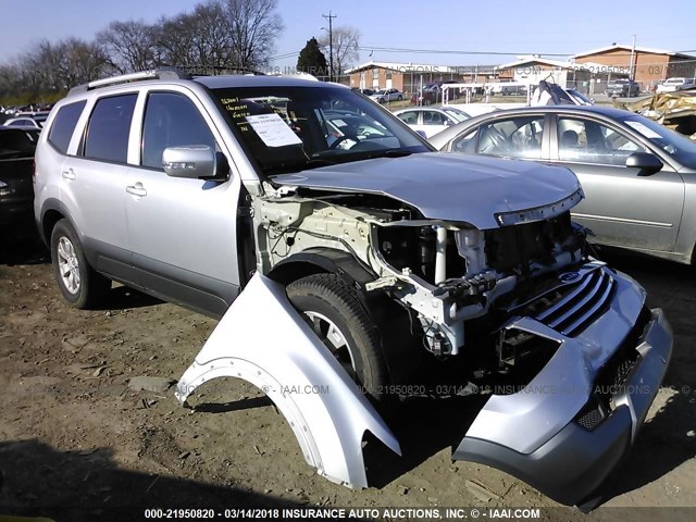 KNDJH741995018201 - 2009 KIA BORREGO LX/EX SILVER photo 1