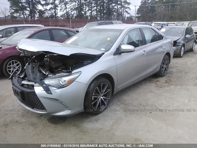 4T1BF1FKXGU205474 - 2016 TOYOTA CAMRY LE/XLE/SE/XSE SILVER photo 2