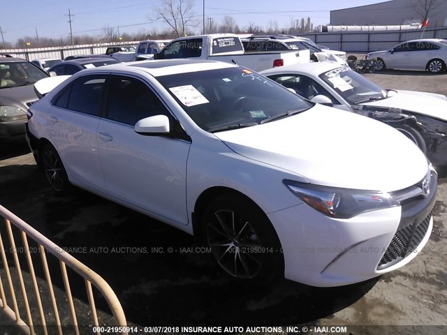4T1BF1FK4GU227437 - 2016 TOYOTA CAMRY LE/XLE/SE/XSE WHITE photo 1