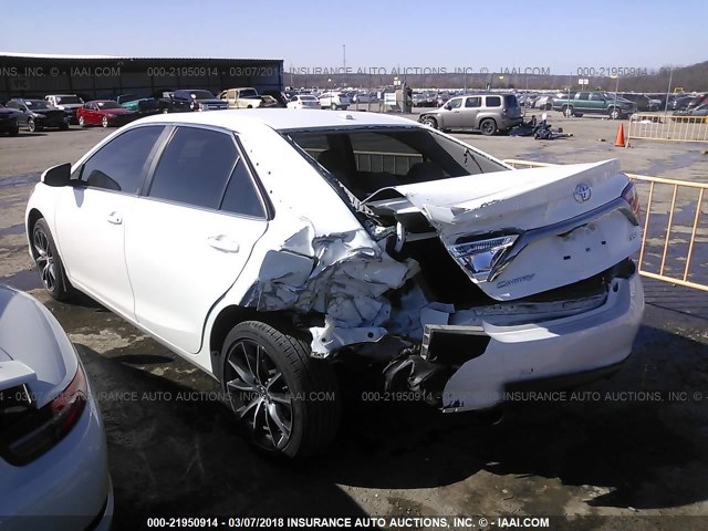 4T1BF1FK4GU227437 - 2016 TOYOTA CAMRY LE/XLE/SE/XSE WHITE photo 3