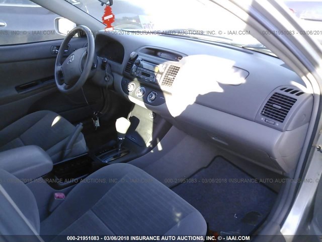 4T1BF30K75U618731 - 2005 TOYOTA CAMRY LE/XLE/SE 银色 照片 5