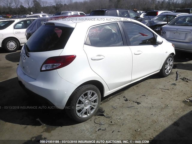 JM1DE1KY3D0164831 - 2013 MAZDA MAZDA2 WHITE photo 4