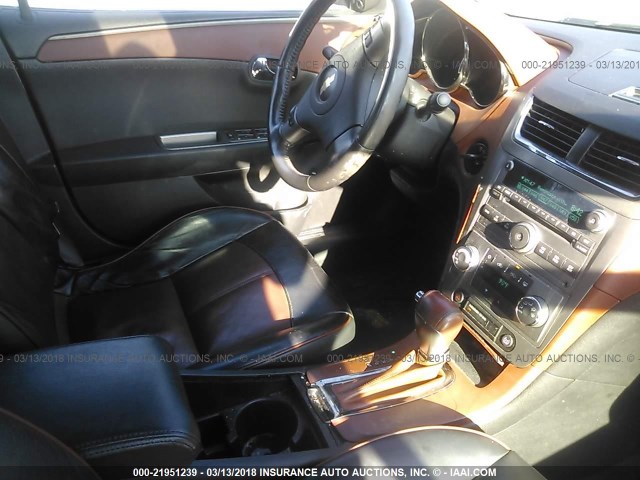 1G1ZK57B78F291765 - 2008 CHEVROLET MALIBU LTZ ვერცხლისფერი ფოტო 5
