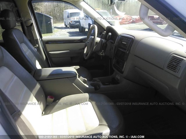 1FMDU64K15ZA10541 - 2005 FORD EXPLORER EDDIE BAUER WHITE photo 5