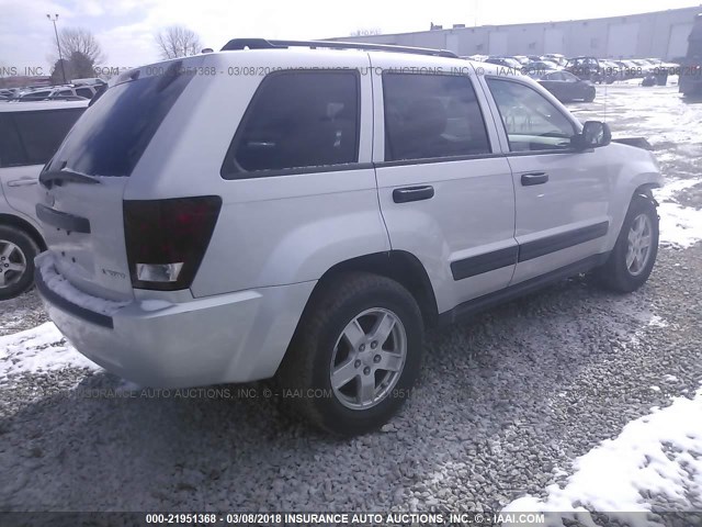 1J4GR48K25C643306 - 2005 JEEP GRAND CHEROKEE LAREDO/COLUMBIA/FREEDOM SILVER photo 4