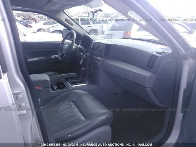 1J4GR48K25C643306 - 2005 JEEP GRAND CHEROKEE LAREDO/COLUMBIA/FREEDOM 银色 照片 5