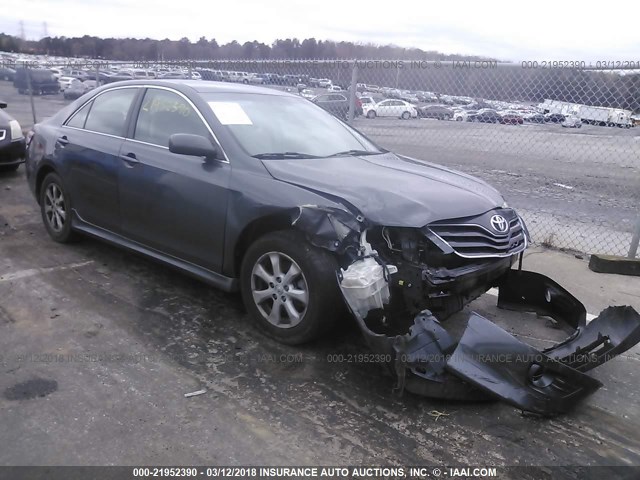 4T1BF3EK6BU647352 - 2011 TOYOTA CAMRY SE/LE/XLE GRAY photo 1