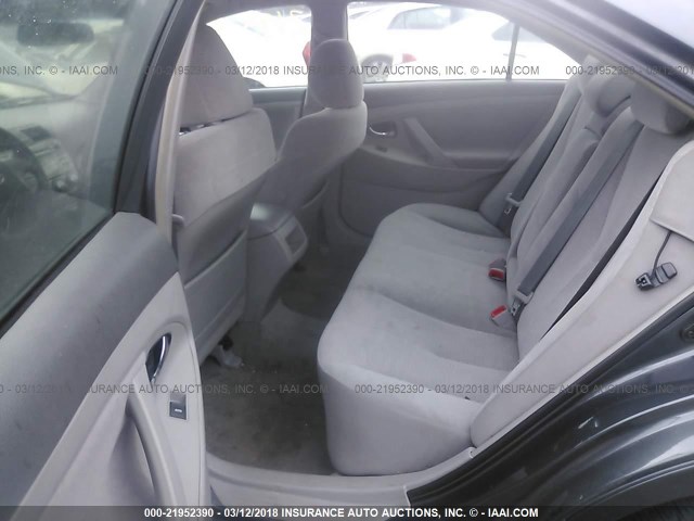 4T1BF3EK6BU647352 - 2011 TOYOTA CAMRY SE/LE/XLE GRAY photo 8