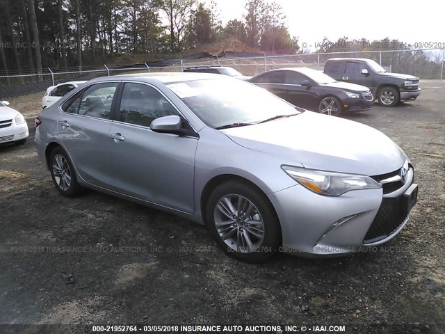 4T1BF1FK0FU074344 - 2015 TOYOTA CAMRY LE/XLE/SE/XSE SILVER photo 1