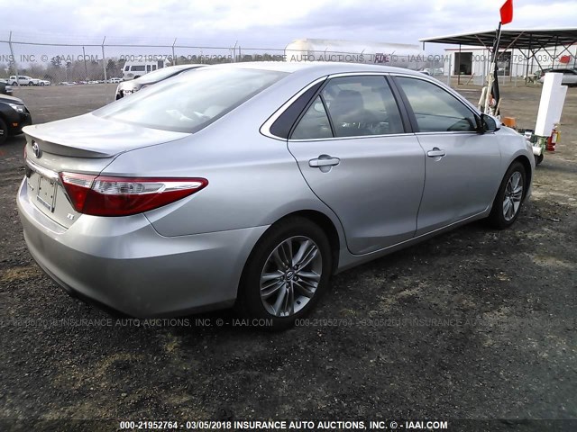 4T1BF1FK0FU074344 - 2015 TOYOTA CAMRY LE/XLE/SE/XSE SILVER photo 4