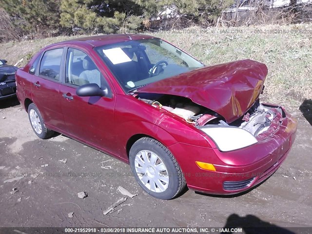 1FAFP34N55W284121 - 2005 FORD FOCUS ZX4 RED photo 1