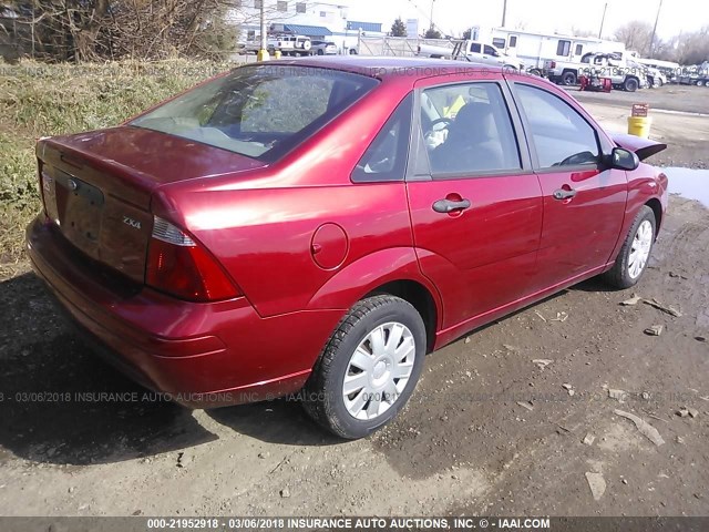 1FAFP34N55W284121 - 2005 FORD FOCUS ZX4 RED photo 4