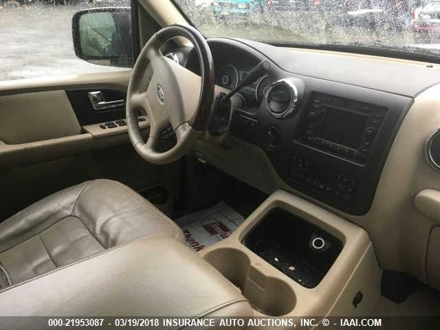1FMFU20575LA90528 - 2005 FORD EXPEDITION LIMITED GRAY photo 5