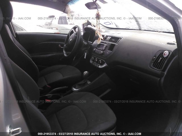 KNADM4A3XD6309884 - 2013 KIA RIO LX Արծաթագույն լուսանկար 5