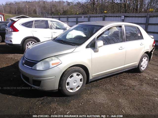 3N1BC11E28L393873 - 2008 NISSAN VERSA S/SL GOLD photo 2