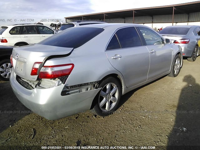 4T1BE46K88U213983 - 2008 TOYOTA CAMRY CE/LE/XLE/SE SILVER photo 4