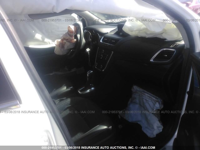 KL4CJBSBXGB647373 - 2016 BUICK ENCORE CONVENIENCE WHITE photo 5