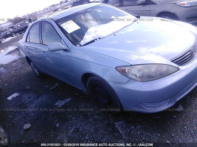 4T1BE32K85U609682 - 2005 TOYOTA CAMRY LE/XLE/SE ღია ლურჯი ფოტო 1