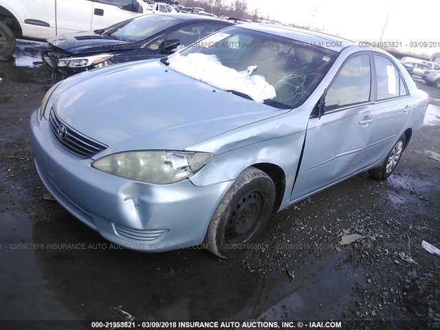 4T1BE32K85U609682 - 2005 TOYOTA CAMRY LE/XLE/SE ღია ლურჯი ფოტო 2
