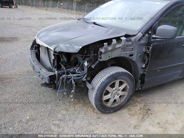 2A4RR2D13AR357492 - 2010 CHRYSLER TOWN & COUNTRY LX BLACK photo 6