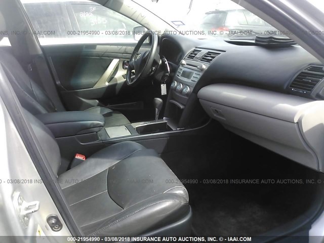 4T1BE46K89U380832 - 2009 TOYOTA CAMRY SE/LE/XLE SILVER photo 5