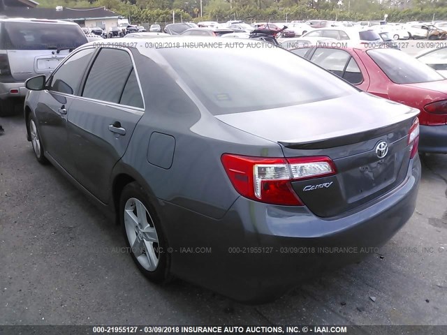 4T1BF1FK4DU690531 - 2013 TOYOTA CAMRY L/SE/LE/XLE GRAY photo 3