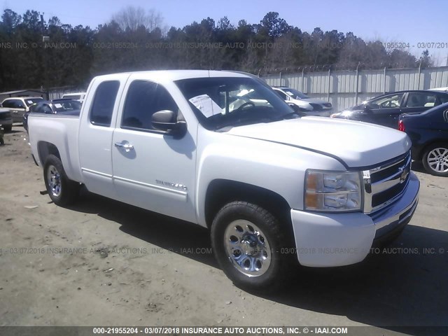 1GCSCSEA9AZ141742 - 2010 CHEVROLET SILVERADO C1500 LT WHITE photo 1