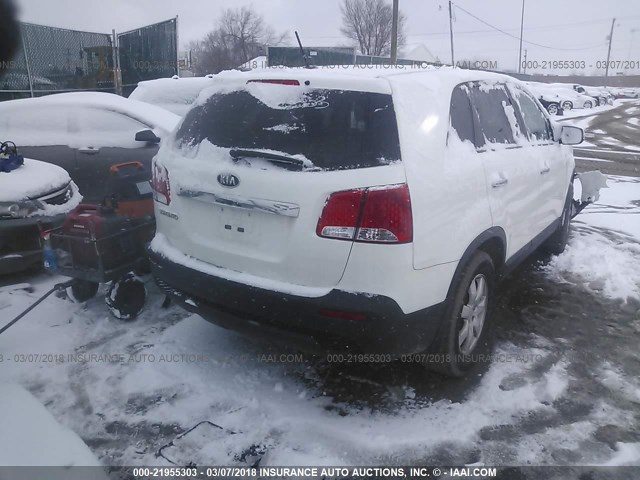 5XYKT3A16BG166657 - 2011 KIA SORENTO LX WHITE photo 4