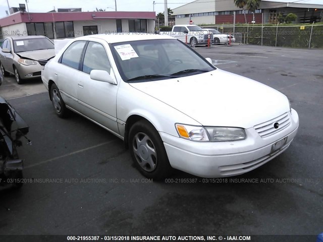 JT2BF22K3V0065586 - 1997 TOYOTA CAMRY LE/XLE Սպիտակ լուսանկար 1