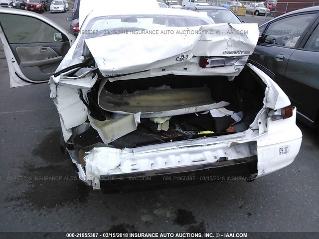 JT2BF22K3V0065586 - 1997 TOYOTA CAMRY LE/XLE WHITE photo 6