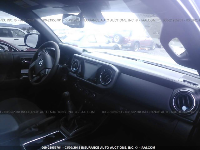 5TFCZ5AN3JX124248 - 2018 TOYOTA TACOMA DBL CAB/SR/TRDSPT/OR/PRO Сұр фото 5