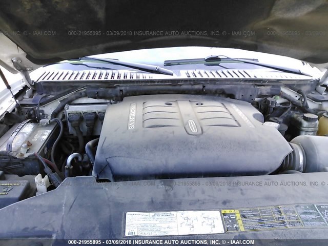 5LMFU28R64LJ09296 - 2004 LINCOLN NAVIGATOR 白色 照片 10