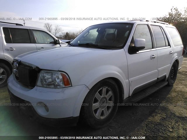 5LMFU28R64LJ09296 - 2004 LINCOLN NAVIGATOR WHITE photo 2