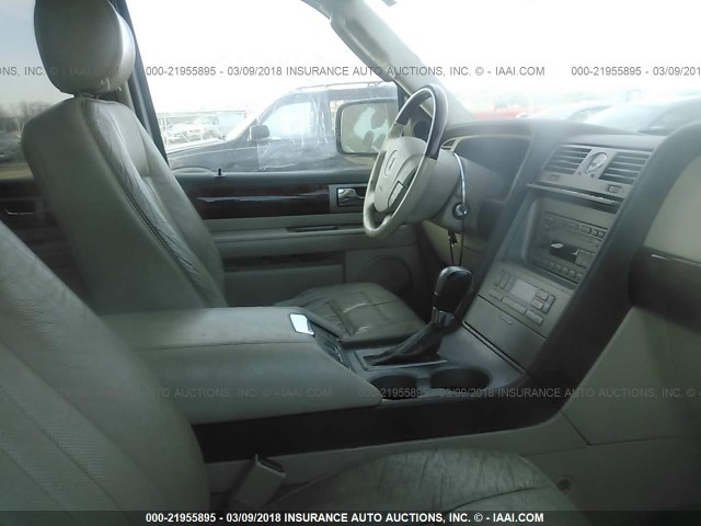 5LMFU28R64LJ09296 - 2004 LINCOLN NAVIGATOR 白色 照片 5