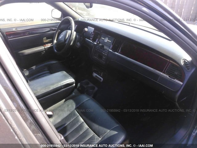 1LNHM81WX4Y655519 - 2004 LINCOLN TOWN CAR EXECUTIVE/SIGNATURE Siyah fotoğraf 5
