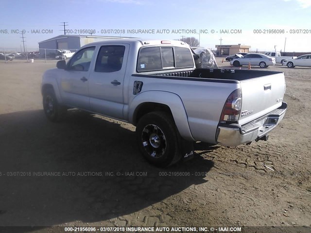 3TMLU4EN2DM113853 - 2013 TOYOTA TACOMA DOUBLE CAB ვერცხლისფერი ფოტო 3