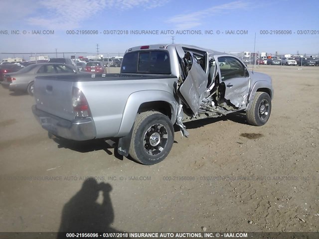 3TMLU4EN2DM113853 - 2013 TOYOTA TACOMA DOUBLE CAB ვერცხლისფერი ფოტო 4