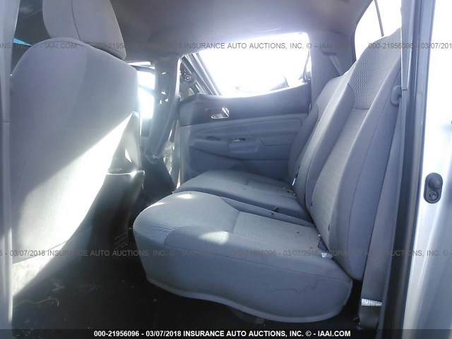 3TMLU4EN2DM113853 - 2013 TOYOTA TACOMA DOUBLE CAB ვერცხლისფერი ფოტო 8
