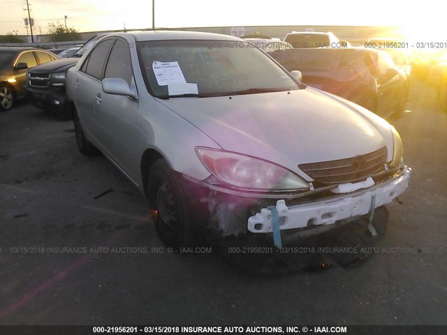 JTDBE32K540270244 - 2004 TOYOTA CAMRY LE/XLE SILVER photo 1