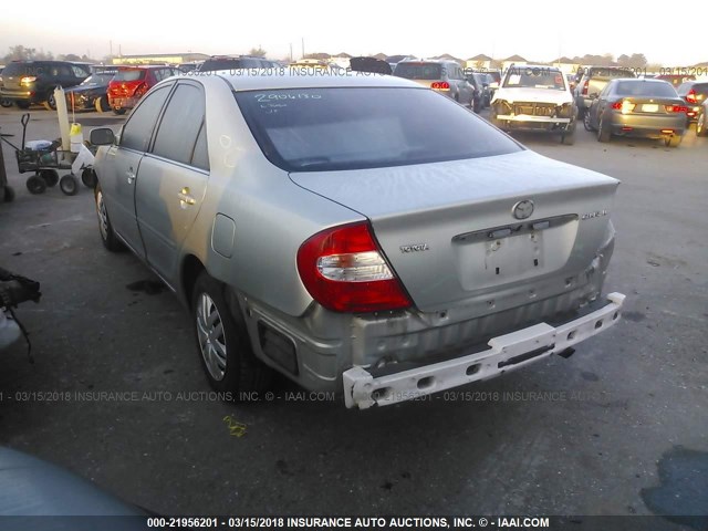 JTDBE32K540270244 - 2004 TOYOTA CAMRY LE/XLE SILVER photo 3